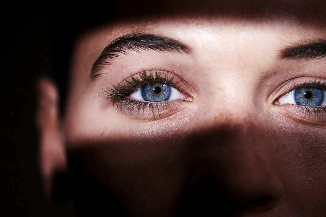 niebieskie oczy kobiety